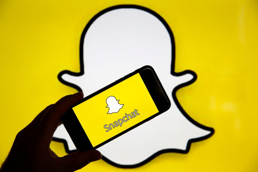 how-to-pin-chats-of-people-on-snapchat-–-hitc