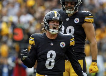 kenny-pickett-praised-by-twitter-despite-up-and-down-day-in-steelers'-loss-to-jets