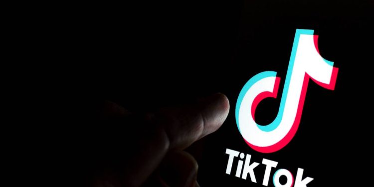 russia-fines-tiktok,-twitch-over-so-called-'gay-propaganda'-and-'fake-news'-laws,-respectively