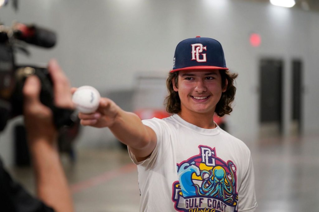teen-from-hurricane-hit-florida-catches-hr,-meets-yankees-–-spectrum-news
