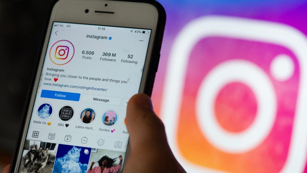 these-developers-fixed-instagram-facebook-banned-their-accounts.-–-vice