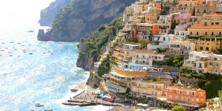 positano,-the-instagram-capital-of-the-world,-is-a-terrible-place-to-be-–-vox