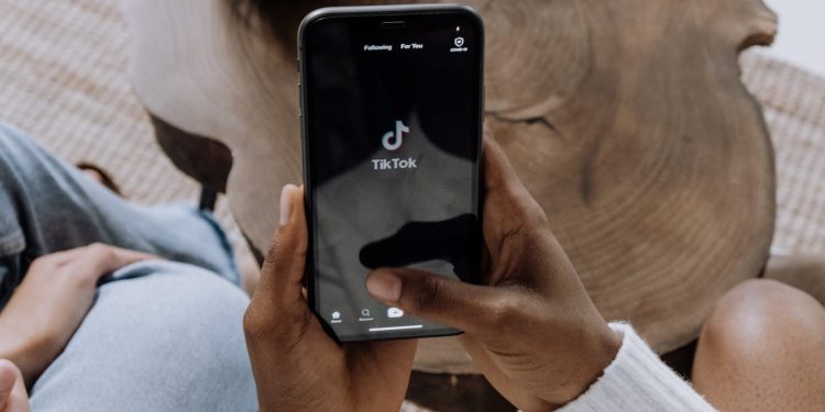 russia-fines-tiktok-and-twitch-for-'lgbt-propaganda'-–-attitudeco.uk