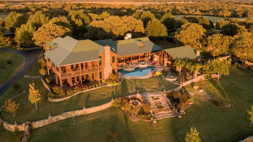 terry-bradshaw-selling-his-massive-oklahoma-ranch-for-$22.5-million-–-larry-brown-sports