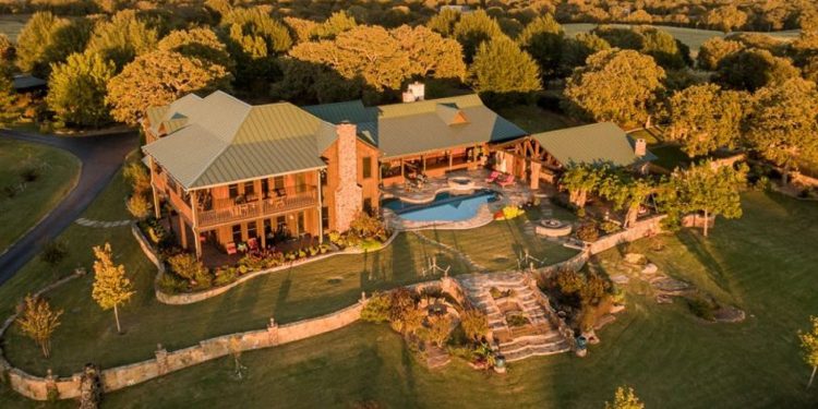 terry-bradshaw-selling-his-massive-oklahoma-ranch-for-$22.5-million-–-larry-brown-sports