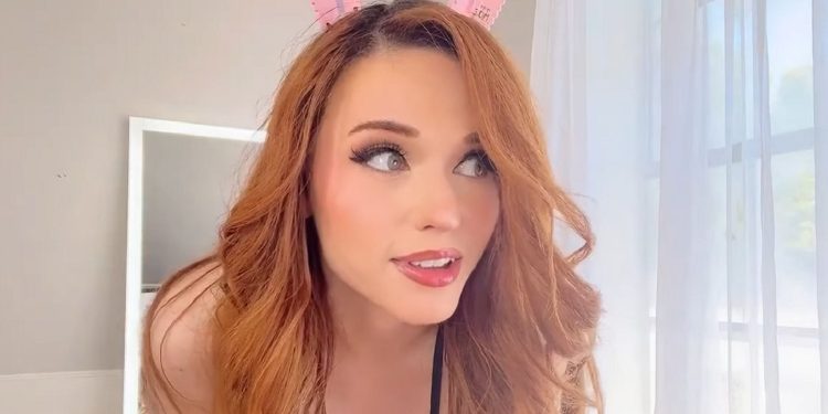 amouranth-has-perfect-response-after-being-told-she-might-have-to-get-a-'real-job'