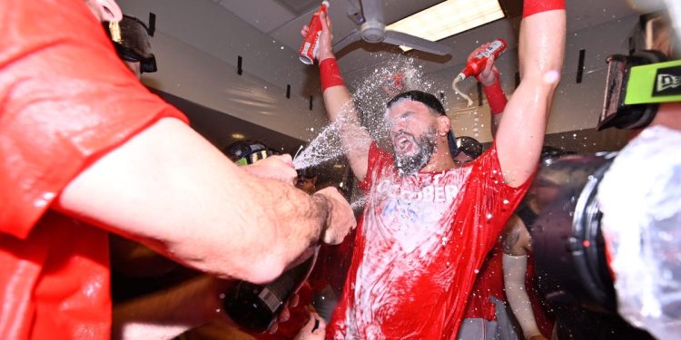 kyle-schwarber-celebrates-playoff-win-with-dance-in-phillies-clubhouse-–-cincinnati-enquirer