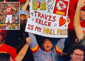 travis-kelce-fan-lights-up-twitter-over-'hall-pass'-sign-during-chiefs-win