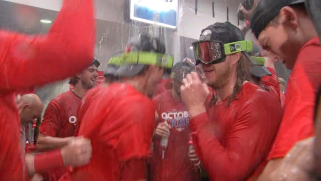 phillies-clubhouse-anthem,-'dancing-on-my-own,'-has-team-and-fans-rocking-out-into-nlds