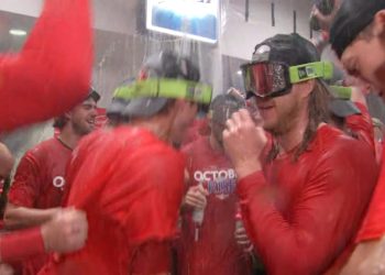 phillies-clubhouse-anthem,-'dancing-on-my-own,'-has-team-and-fans-rocking-out-into-nlds