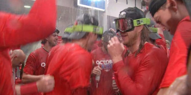 phillies-clubhouse-anthem,-'dancing-on-my-own,'-has-team-and-fans-rocking-out-into-nlds
