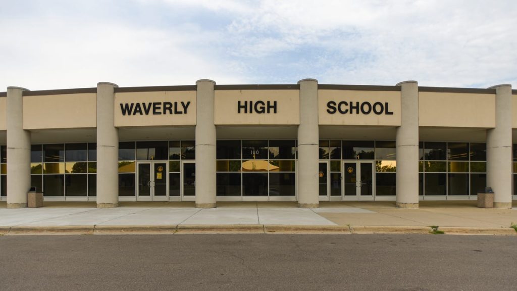 iphone-threat-prompts-lockdown,-closure-at-waverly-high-school-–-lansing-state-journal