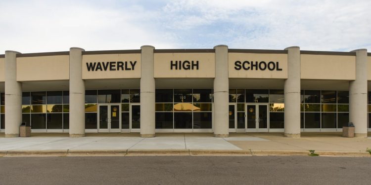 iphone-threat-prompts-lockdown,-closure-at-waverly-high-school-–-lansing-state-journal