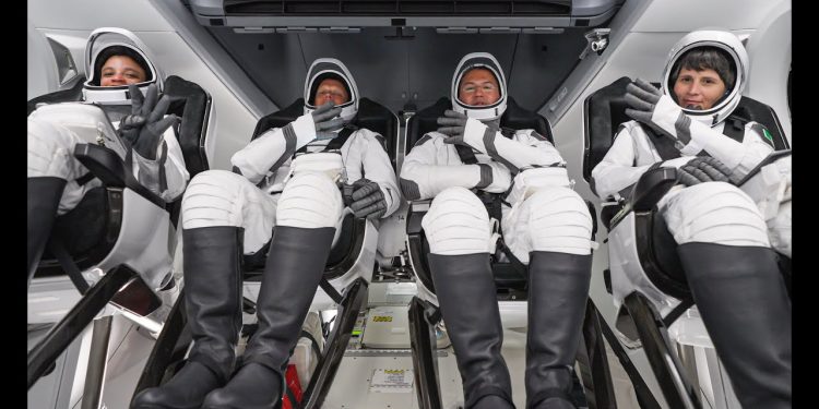 nasa's-spacex-crew-4-mission-returns-home-–-youtube