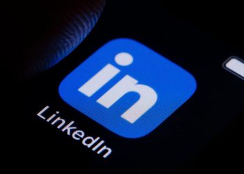 nearly-600,000-people-on-linkedin-listed-apple-as-their-employer-on-one-day-in-october-…