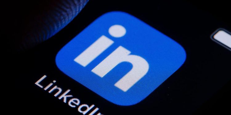 nearly-600,000-people-on-linkedin-listed-apple-as-their-employer-on-one-day-in-october-…