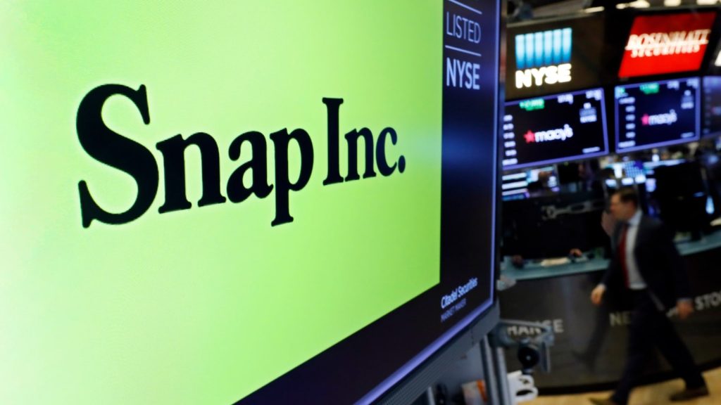 snap-sets-off-alarm-bells-in-ad-reliant-social-media-sector-–-hindustan-times-tech