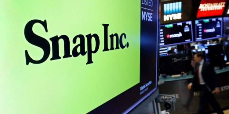 snap-sets-off-alarm-bells-in-ad-reliant-social-media-sector-–-hindustan-times-tech