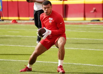 the-only-response-to-another-skyy-moore-fumble-is-bad-twitter-puns-–-arrowhead-addict
