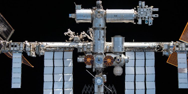 space-station-maneuvers-to-avoid-orbital-debris-–-nasa-blogs