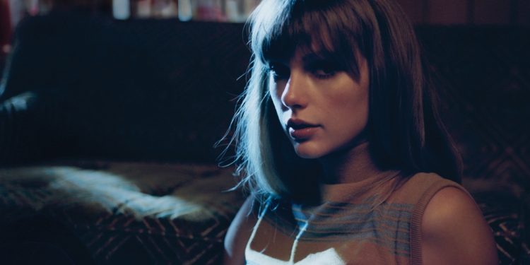 celebrate-taylor-swift's-'midnights'-with-new-augmented-reality-snapchat-lenses