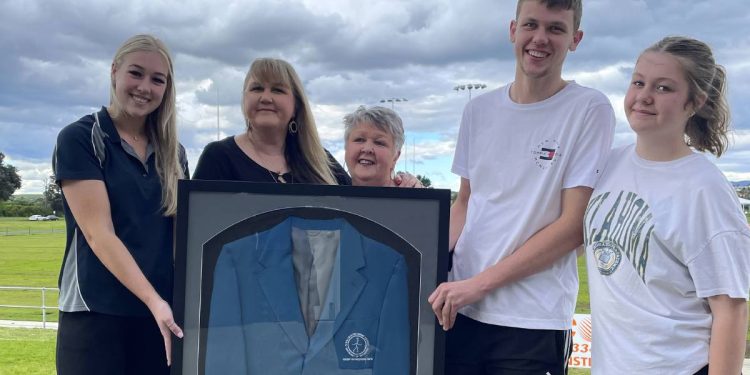 paul-sams'-group-10-premiership-blazer-on-display-at-st-pat's-clubhouse-|-western-advocate