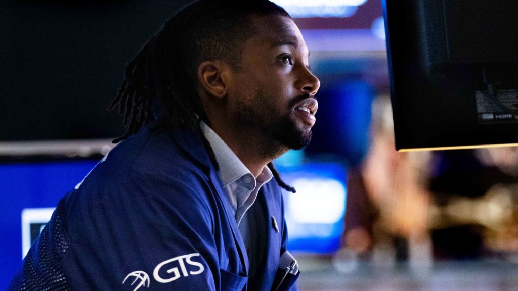 nasdaq-futures-fall-after-weak-amazon-guidance-adds-pressure-to-tech-rout-–-cnbc