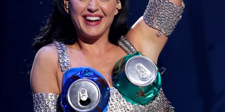 katy-perry-pokes-fun-at-her-eye-glitch-in-las-vegas-–-e!-online