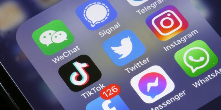 facebook,-instagram-and-whatsapp-down-as-thousands-of-angry-users-report-outages