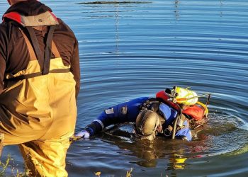 police-say-a-man-in-oklahoma-jumped-into-a-pond-while-running-from-officers-and-drowned