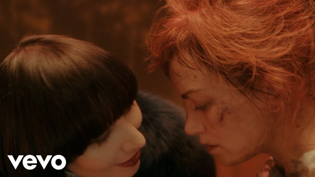 yeah-yeah-yeahs-–-wolf-(official-video)-–-youtube