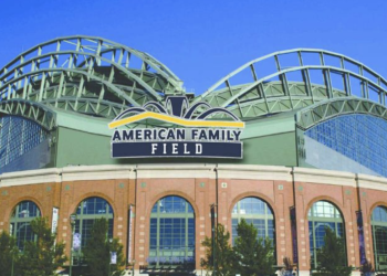 milwaukee-brewers-annual-clubhouse-sale-is-just-in-time-to-kick-off-holiday-shopping