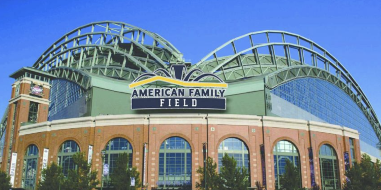 milwaukee-brewers-annual-clubhouse-sale-is-just-in-time-to-kick-off-holiday-shopping