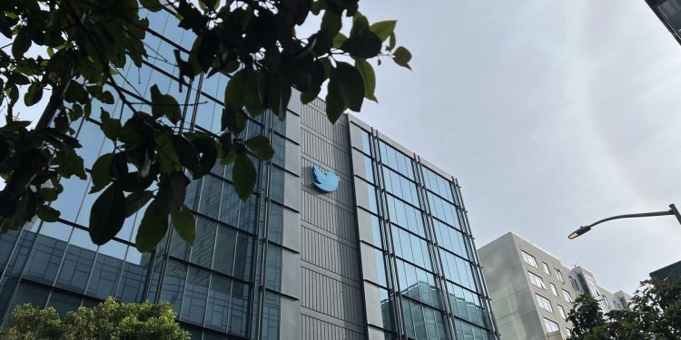 elon-musk's-twitter-layoffs-leave-whole-teams-gutted-–-the-verge