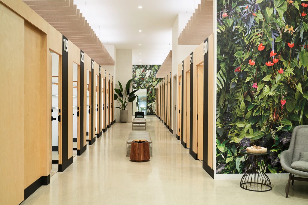 amazon-partners-with-snap-for-ar-fashion-experience-–-charged-retail