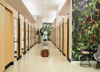 amazon-partners-with-snap-for-ar-fashion-experience-–-charged-retail