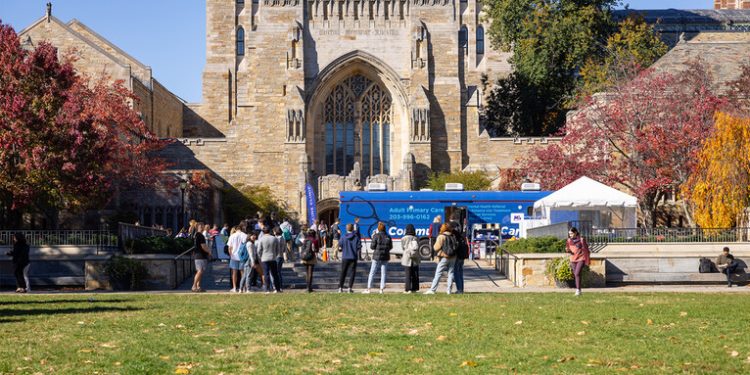 pop-up-vaccine-clinic-finds-the-perfect-parking-spot-on-cross-campus-|-yalenews
