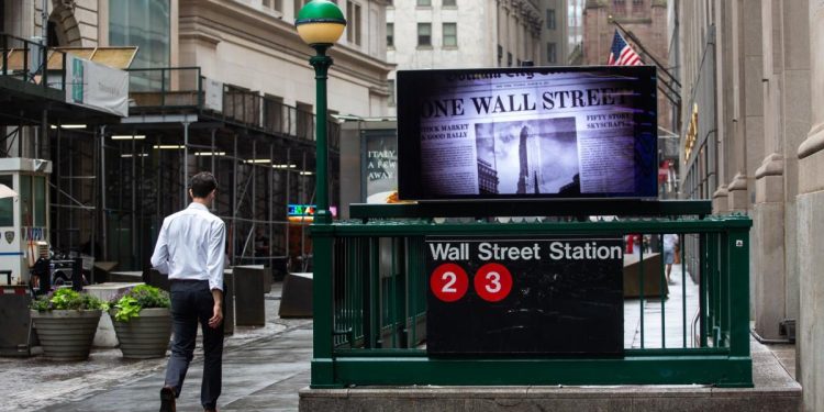 sec's-whatsapp-probe-reaches-into-pe-with-apollo,-carlyle,-kkr-–-yahoo-finance