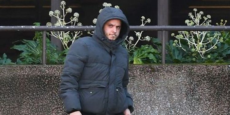 snapchat-pervert-who-sent-sickening-sexual-messages-to-'12-year-old-girl'-claims-he's-not-a-paedo