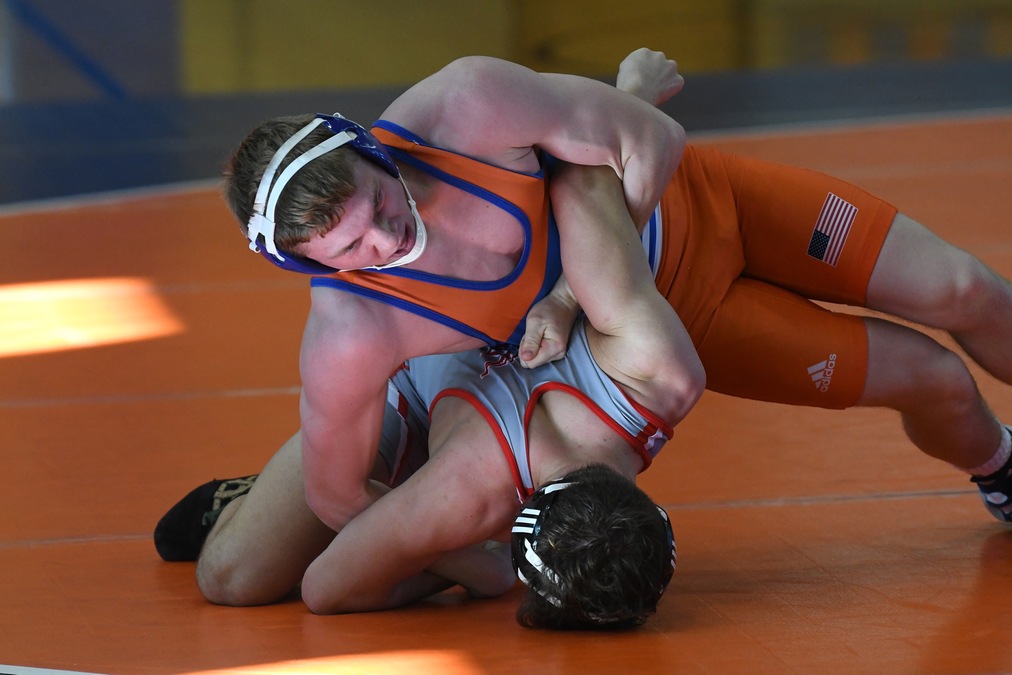 bears-open-season-at-rwu-invite-–-coast-guard