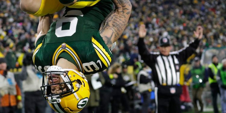 twitter-reacts-to-packers-win,-mike-mccarthy,-christian-watson's-tds