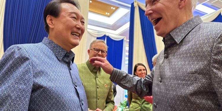 yoon,-first-lady-reunite-with-biden-at-gala-dinner-in-cambodia-–-the-korea-times