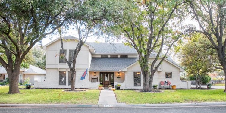 real-estate:-2-blocks-from-clubhouse-and-pool-–-san-angelo-live!