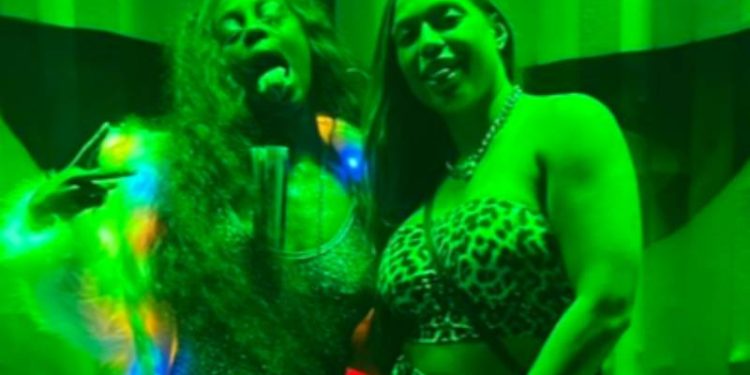 naomi-hangs-out-with-elektra-lopez-–-ringside-news