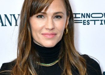 jennifer-garner-debuts-a-brand-new-haircut-on-instagram-&-she-looks-so-different