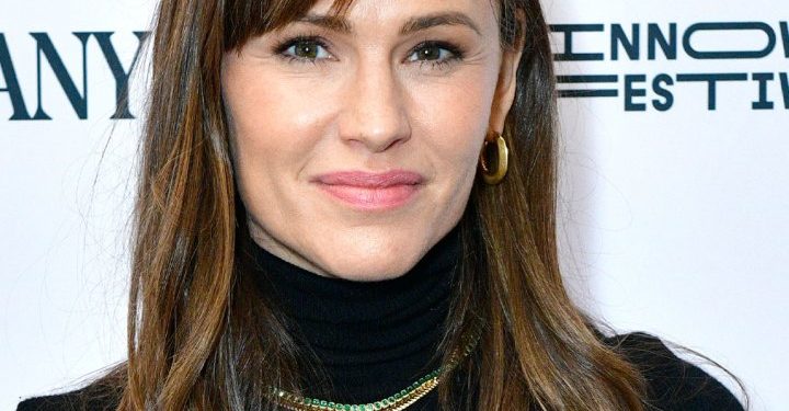 jennifer-garner-debuts-a-brand-new-haircut-on-instagram-&-she-looks-so-different