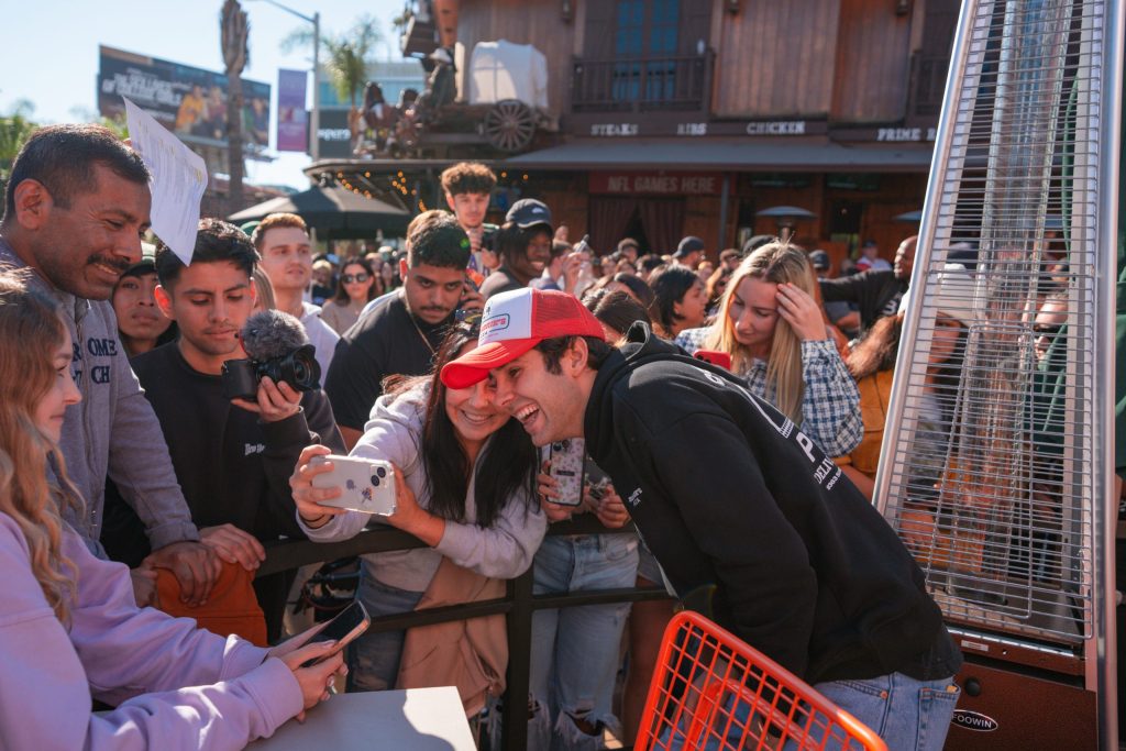 exclusive:-pizza-pandemonium-on-sunset-as-youtube-star's-parlor-debuts