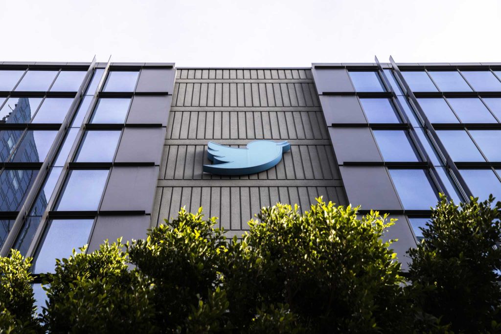elon-musk-backpedals-on-twitter's-remote-work-mandate-as-employee-resignations-continue