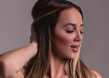chelsea-green-is-'lotioned-from-head-to-toe'-in-mind-blowing-purple-bra-&-panty-photo-drop