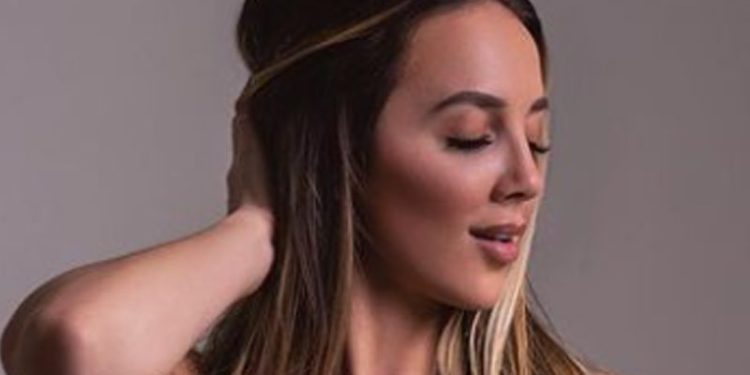 chelsea-green-is-'lotioned-from-head-to-toe'-in-mind-blowing-purple-bra-&-panty-photo-drop